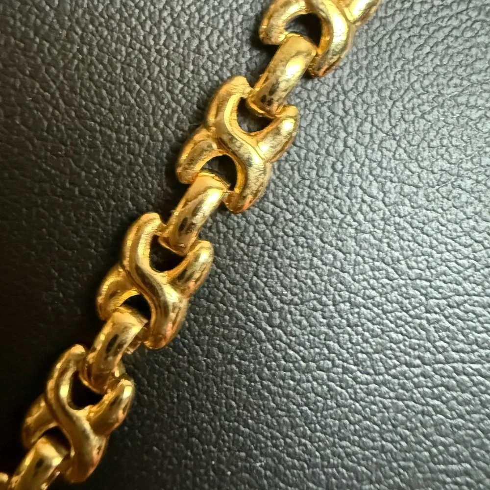 Gold Flower Pendant Necklace with Sparkling Center and Thick Chain - Picture 5 of 9